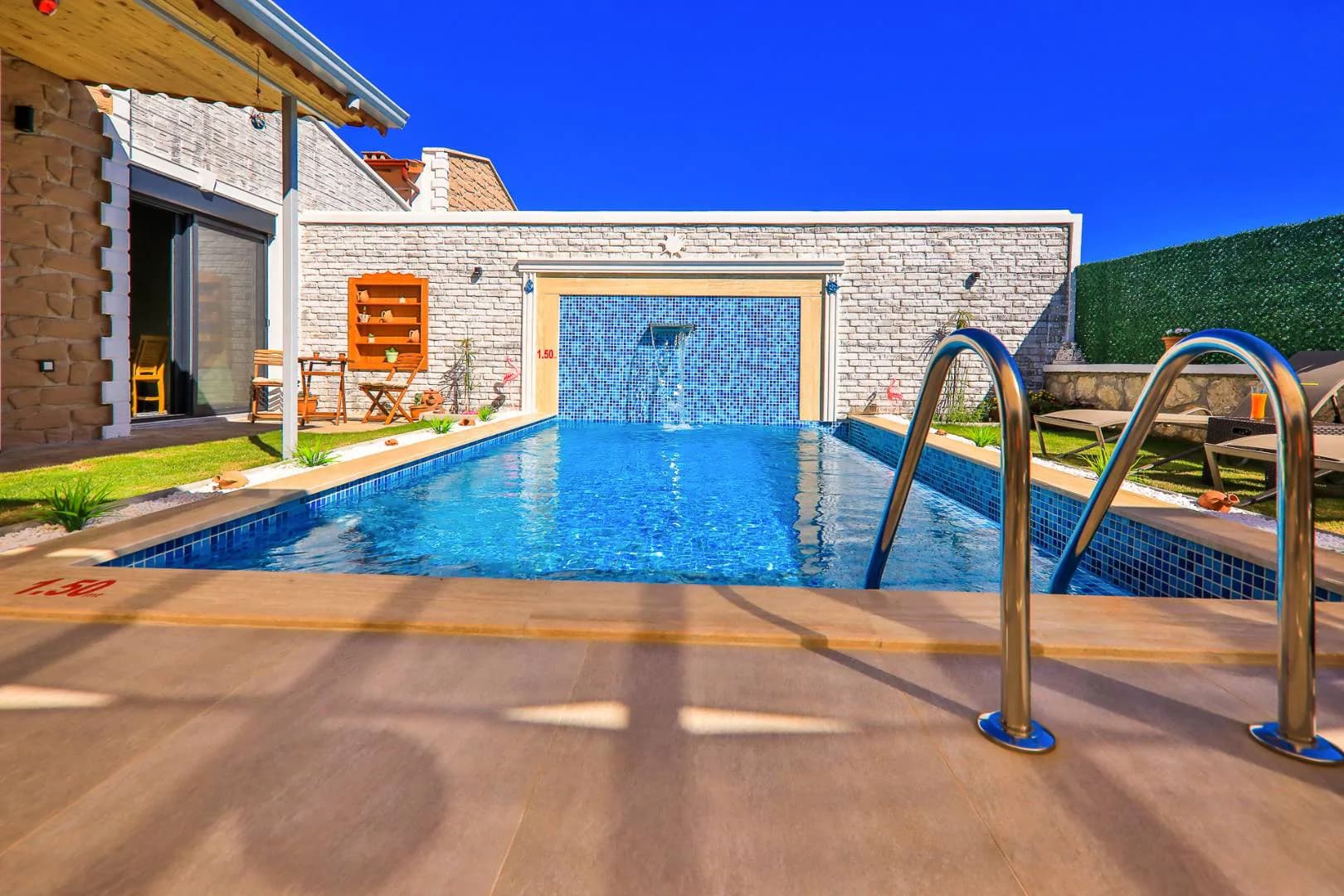 Kaş Andifli'de Özel Tasarımlı, Havuzlu, Balayı Villası görsel 3
