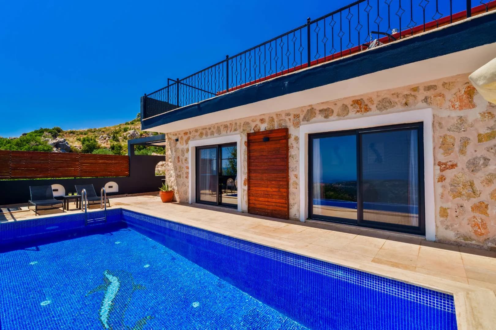 Kaş İslamlar'da Doğa Manzaralı, Açık ve Kapalı Havuzlu, Kiralık Villa görsel 3