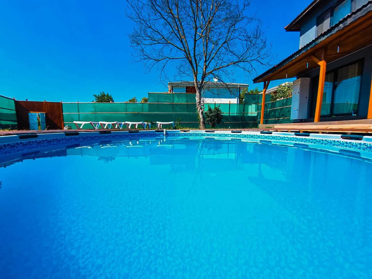 Sapanca Göl'de Geniş Bahçeli, Isıtmalı Havuzlu, Konforlu Villa görsel 2