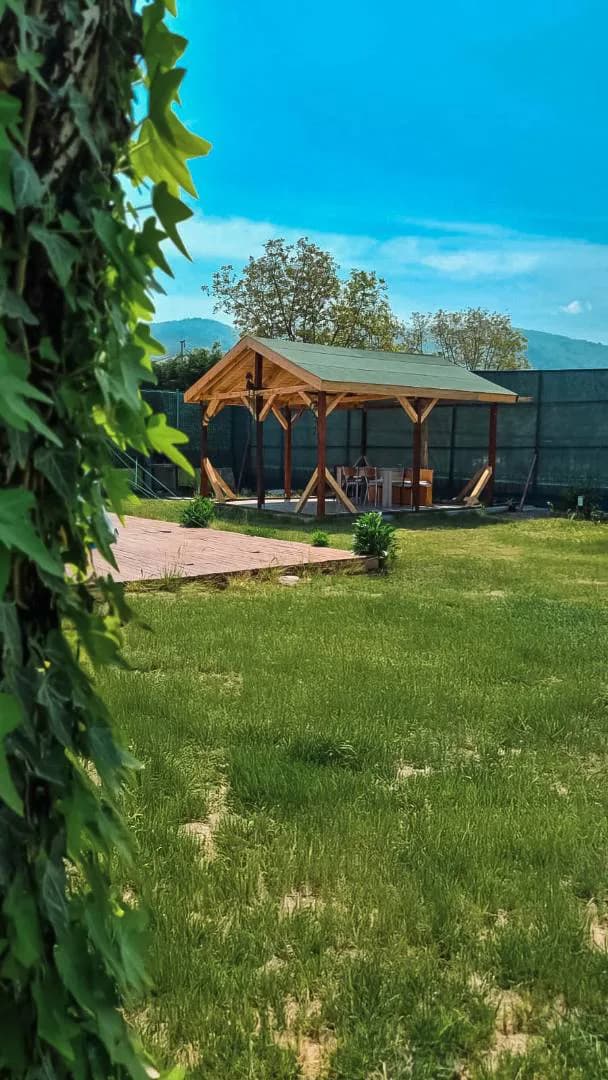 Sapanca Göl'de Geniş Bahçeli, Isıtmalı Havuzlu, Konforlu Villa görsel 3