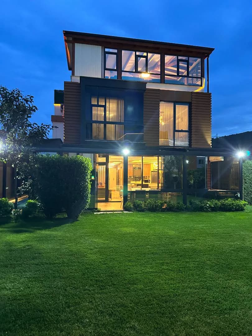 Sakarya Sapanca'da Geniş Bahçeli, Isıtmalı Havuzlu, Jakuzili Villa görsel 2