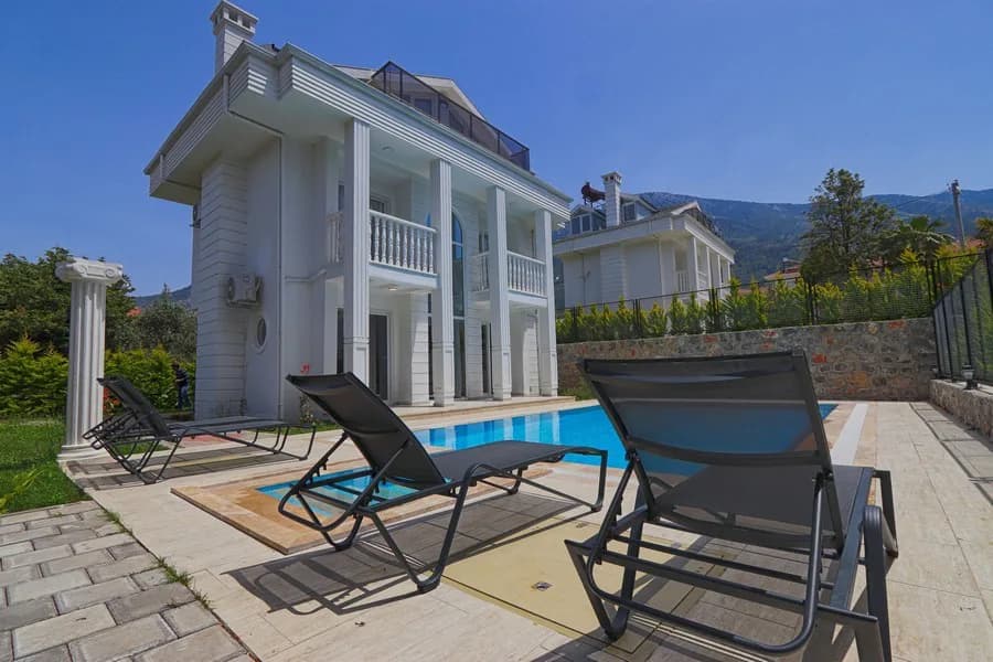 Fethiye Ölüdeniz'de Plaja Yakın Konumda, Özel Havuzlu, Kiralık Villa görsel 1