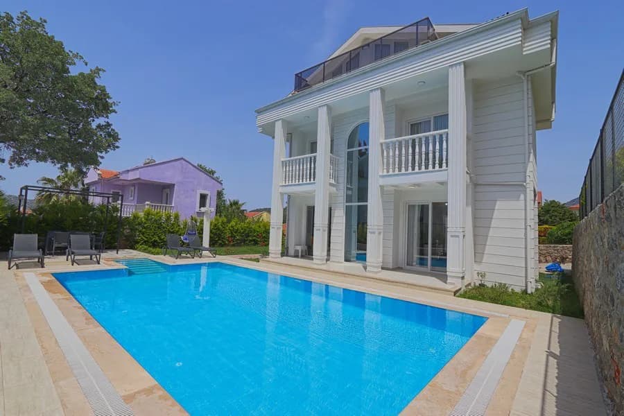 Fethiye Ölüdeniz'de Plaja Yakın Konumda, Özel Havuzlu, Kiralık Villa görsel 3
