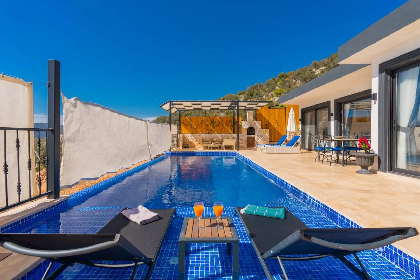 Kaş Bezirgan'da Muhteşem Doğada, Özel Havuzlu, Muhafazakar Villa görsel 1