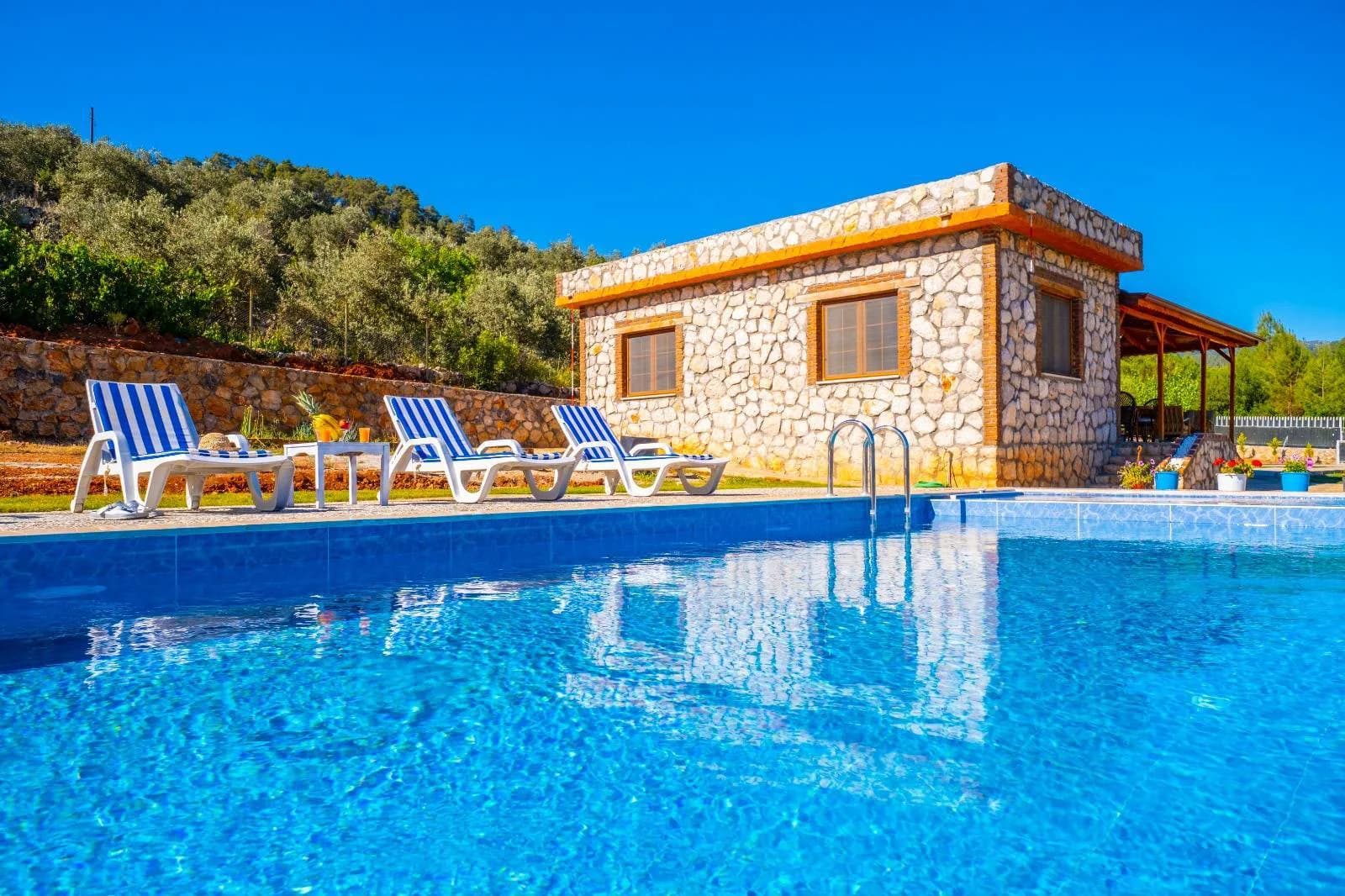 Muğla Fethiye'de Doğa İle İçiçe, Özel Havuzlu, Taş Villa görsel 1