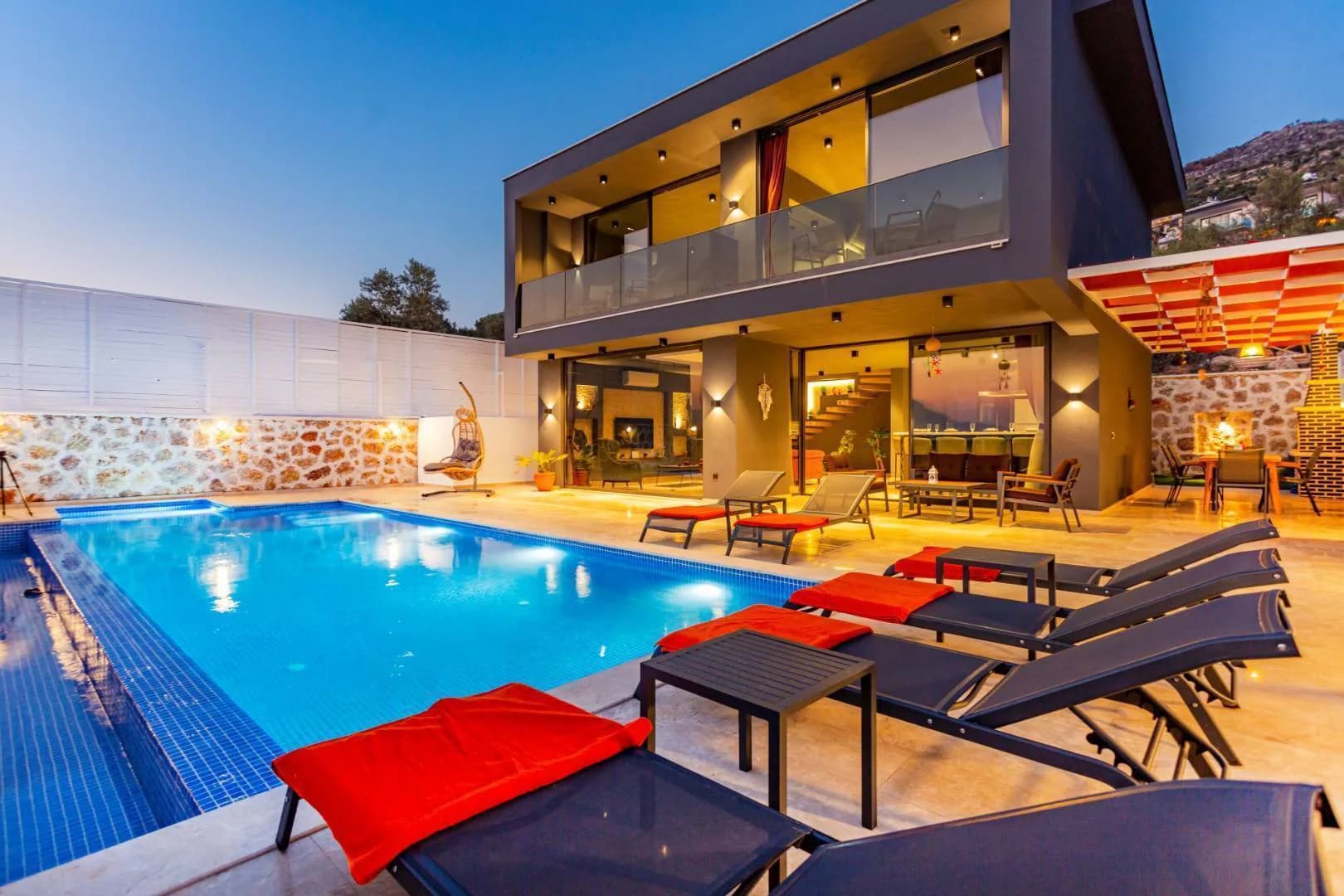 Kaş Yeşilköy'de Geniş Ailelere Uygun, Özel Havuzlu, Modern Villa görsel 3