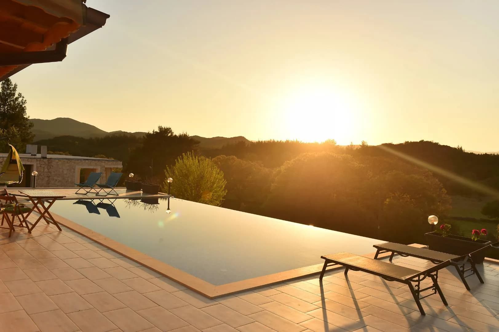 Kaş Sarılar'da Sakin Konumda, Özel Sonsuzluk Havuzlu, Kiralık Taş Ev görsel 1