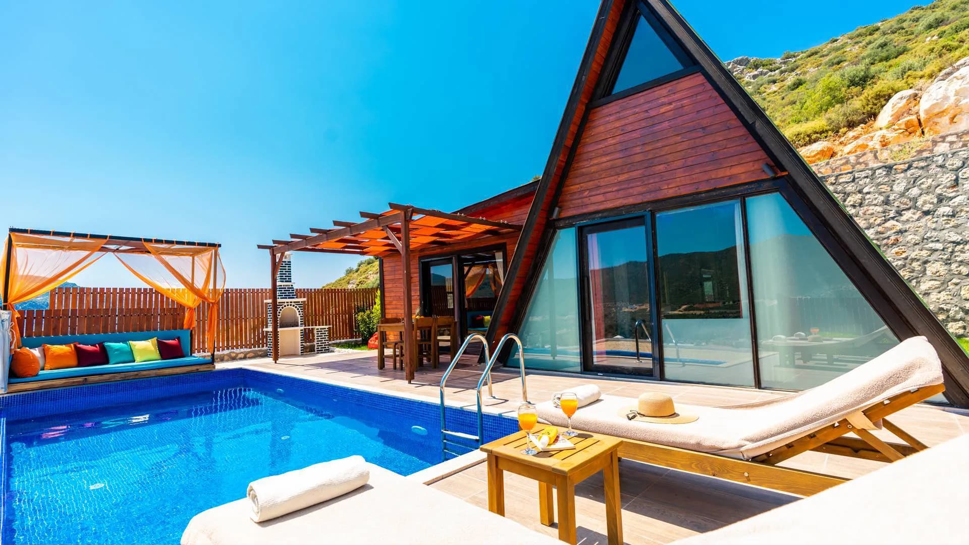 Kaş Yeşilköy'de Doğa Manzaralı, Özel Havuzlu, 2 Kişilik Bungalov görsel 3