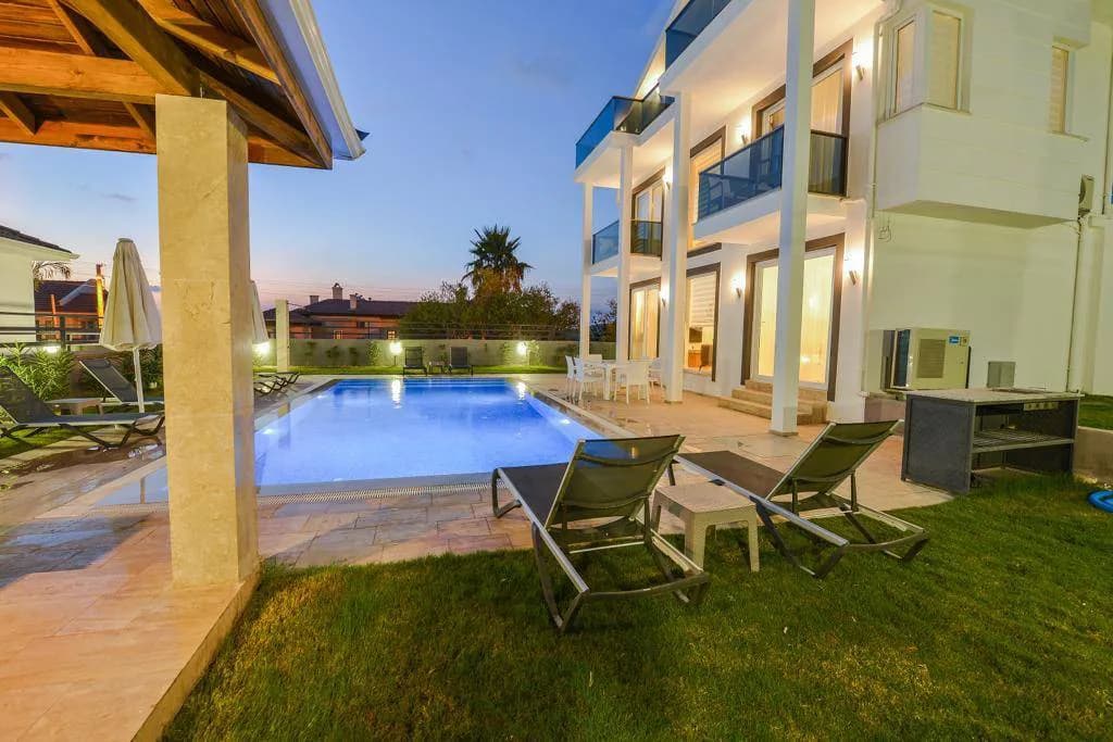 Fethiye Ölüdeniz'de Merkeze Yakın, Özel Havuzlu, 8 Kişilik Villa görsel 3