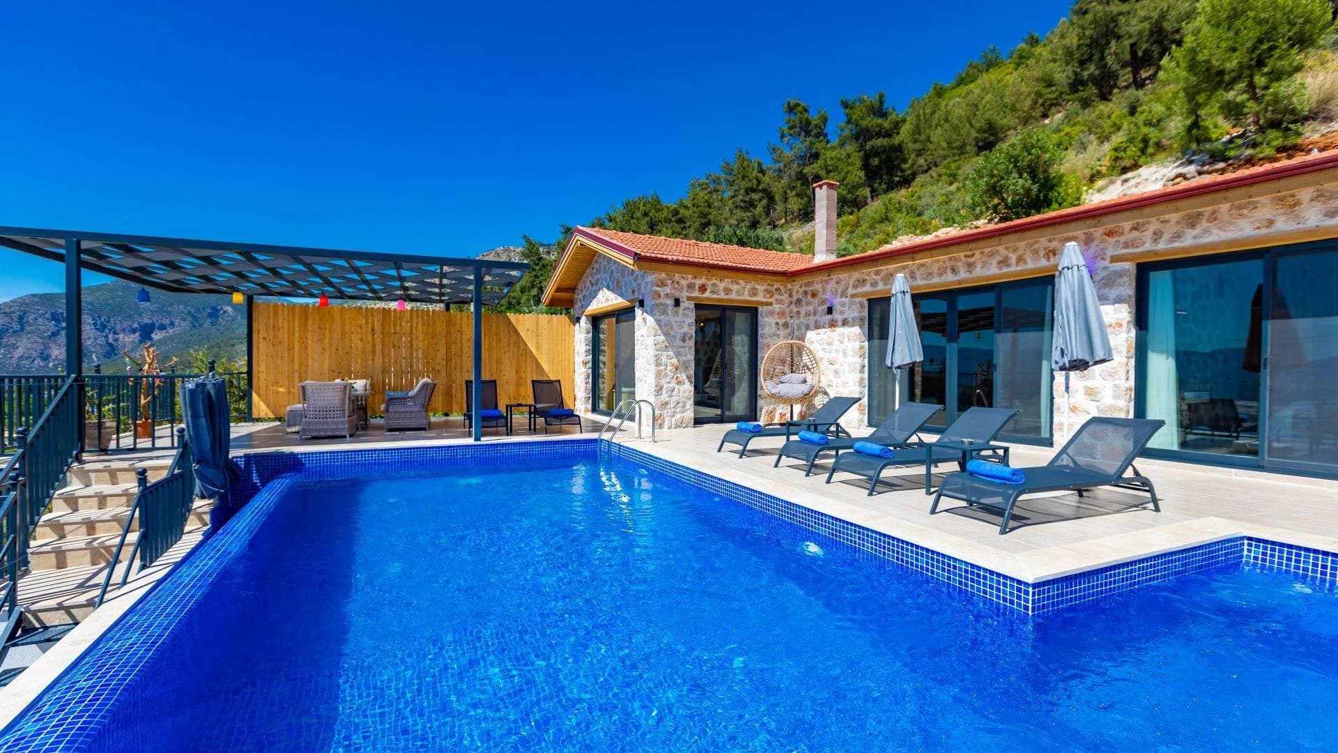 Kaş Üzümlü'de Otantik Tasarımlı, Özel Havuzlu, 4 Kişilik Villa görsel 2