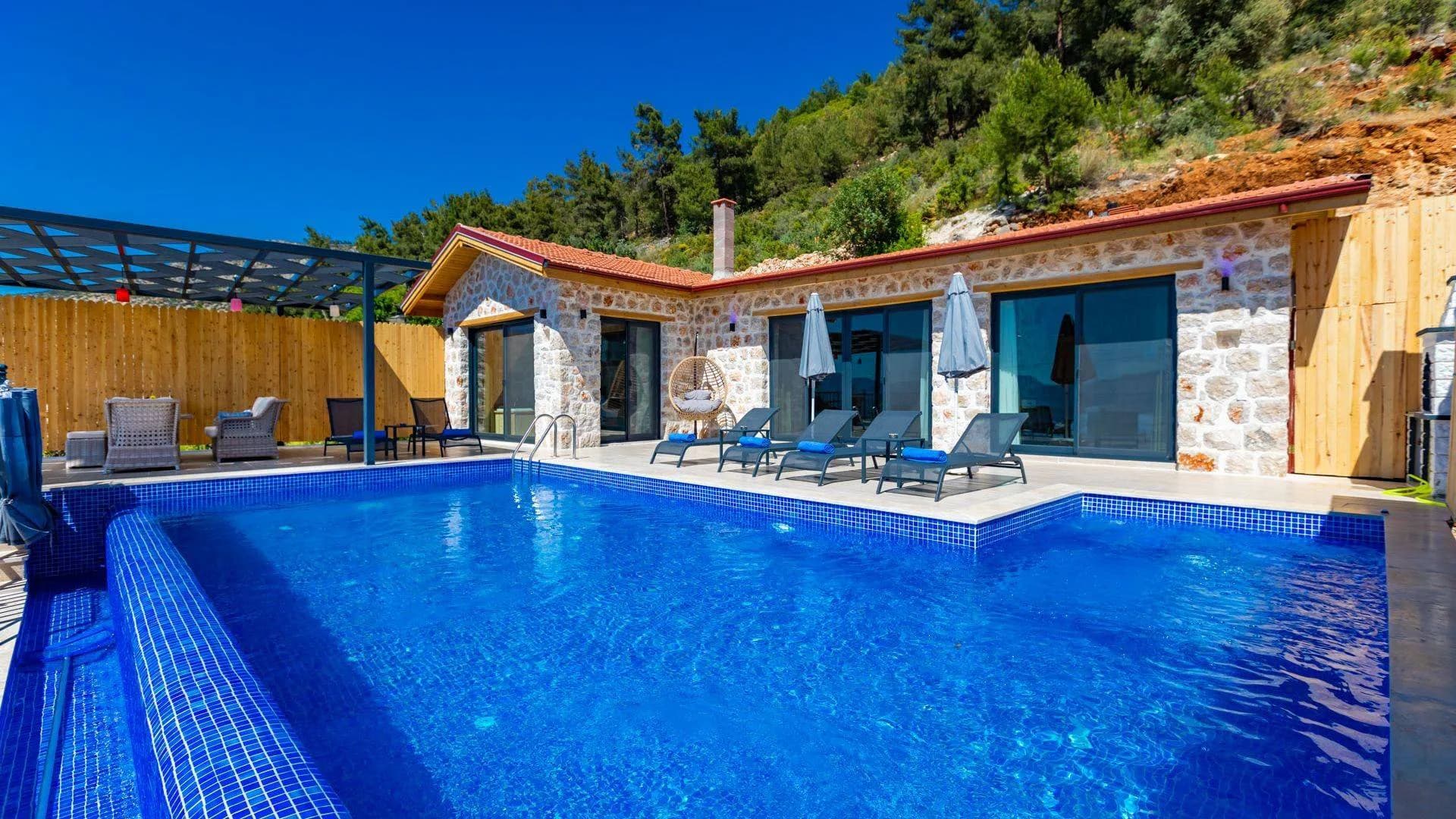 Kaş Üzümlü'de Otantik Tasarımlı, Özel Havuzlu, 4 Kişilik Villa görsel 1