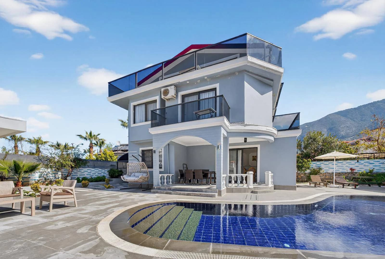 Fethiye Ölüdeniz'de Geniş Alanlara Sahip, Özel Havuzlu, 4+1 Villa görsel 1