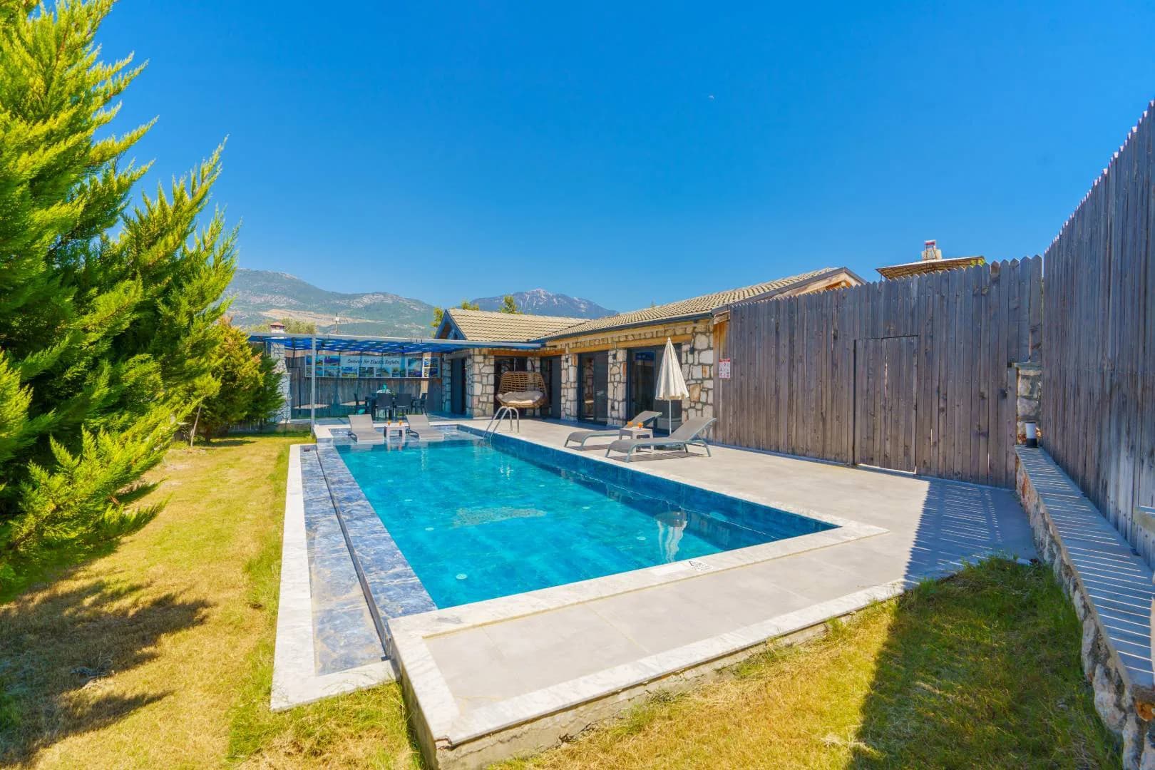 Kaş Kınık'da Sakin Konumda, Özel Havuzlu, 2+1 Villa görsel 1