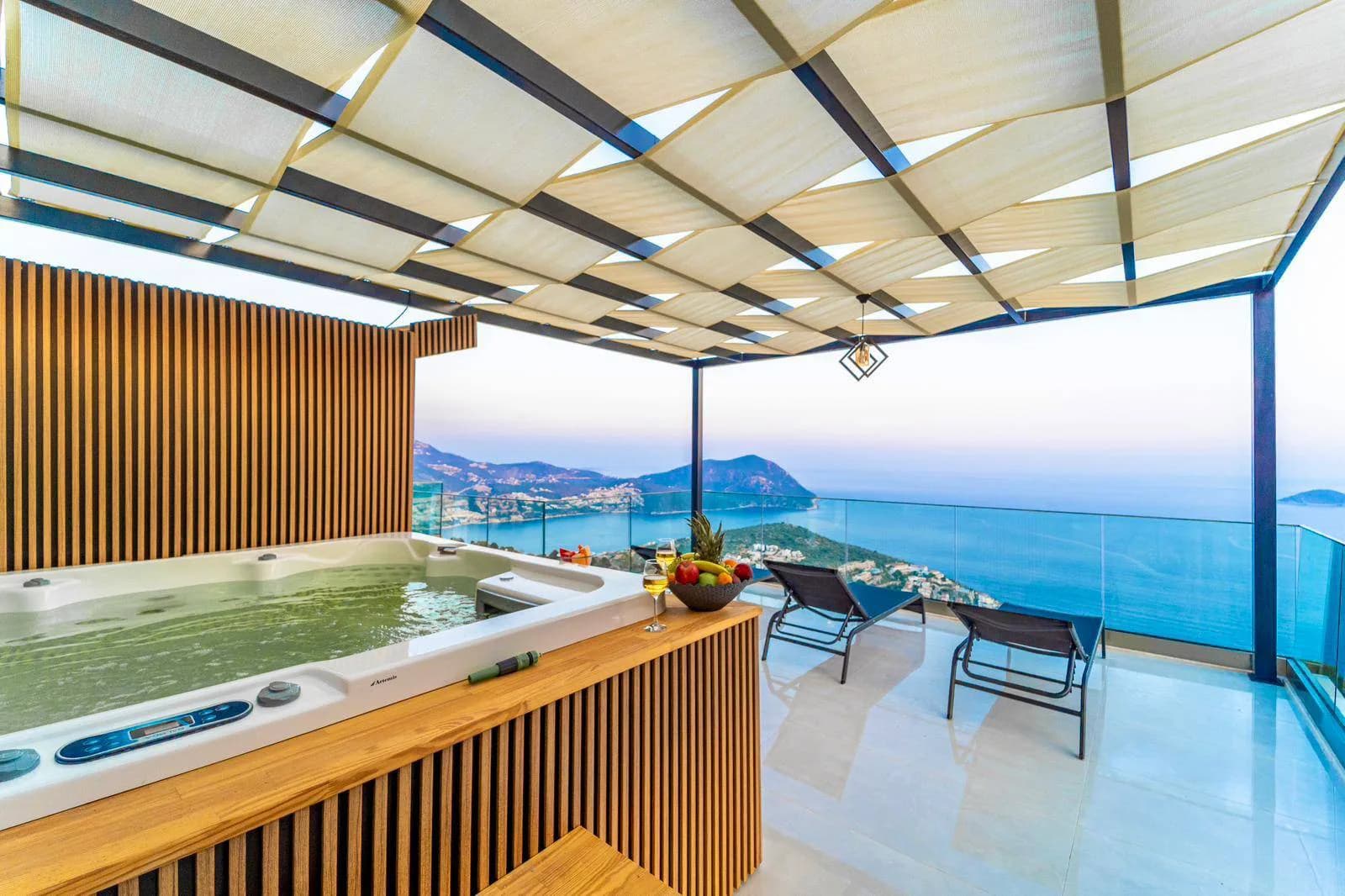 Kaş Kalkan'da Deniz Manzaralı, Modern Tasarımlı, Konforlu Villa görsel 1