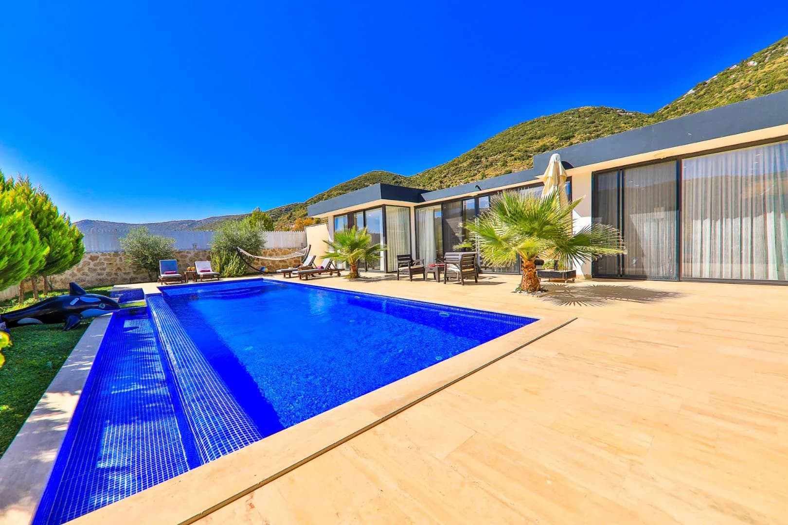 Kaş Sarıbelen'de Huzurlu Doğada, Özel Havuzlu, Kiralık Villa görsel 1