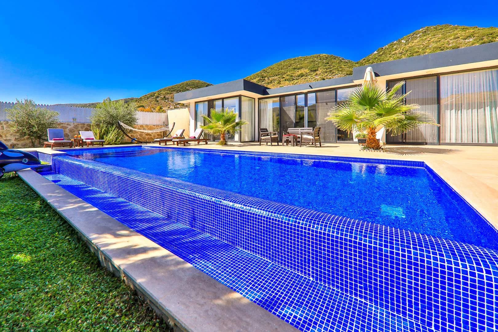 Kaş Sarıbelen'de Huzurlu Doğada, Özel Havuzlu, Kiralık Villa görsel 2