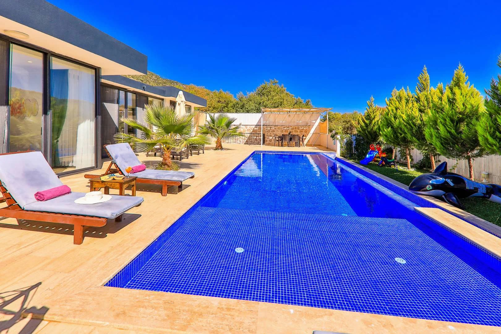 Kaş Sarıbelen'de Huzurlu Doğada, Özel Havuzlu, Kiralık Villa görsel 3