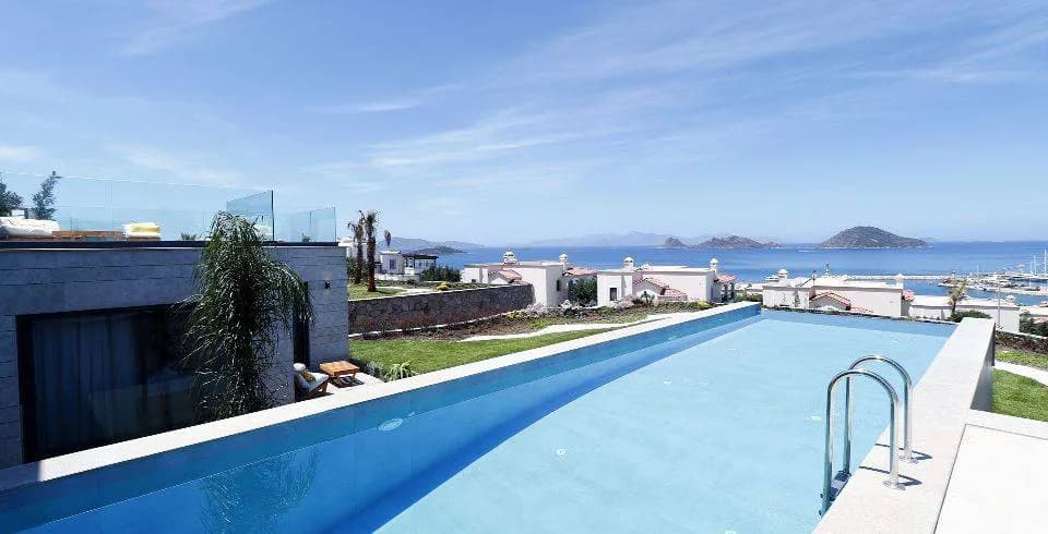 Bodrum Turgutreis'te Geniş Bahçeli, Özel Havuzlu, Merkezi Villa görsel 2