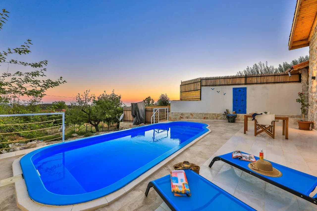 Kaş Üzümlü'de Doğa İle İç İçe, Özel Havuzlu, Lüks Taş Villa görsel 2