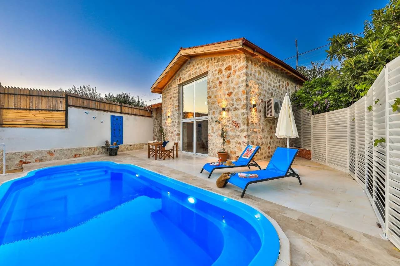 Kaş Üzümlü'de Doğa İle İç İçe, Özel Havuzlu, Lüks Taş Villa görsel 1