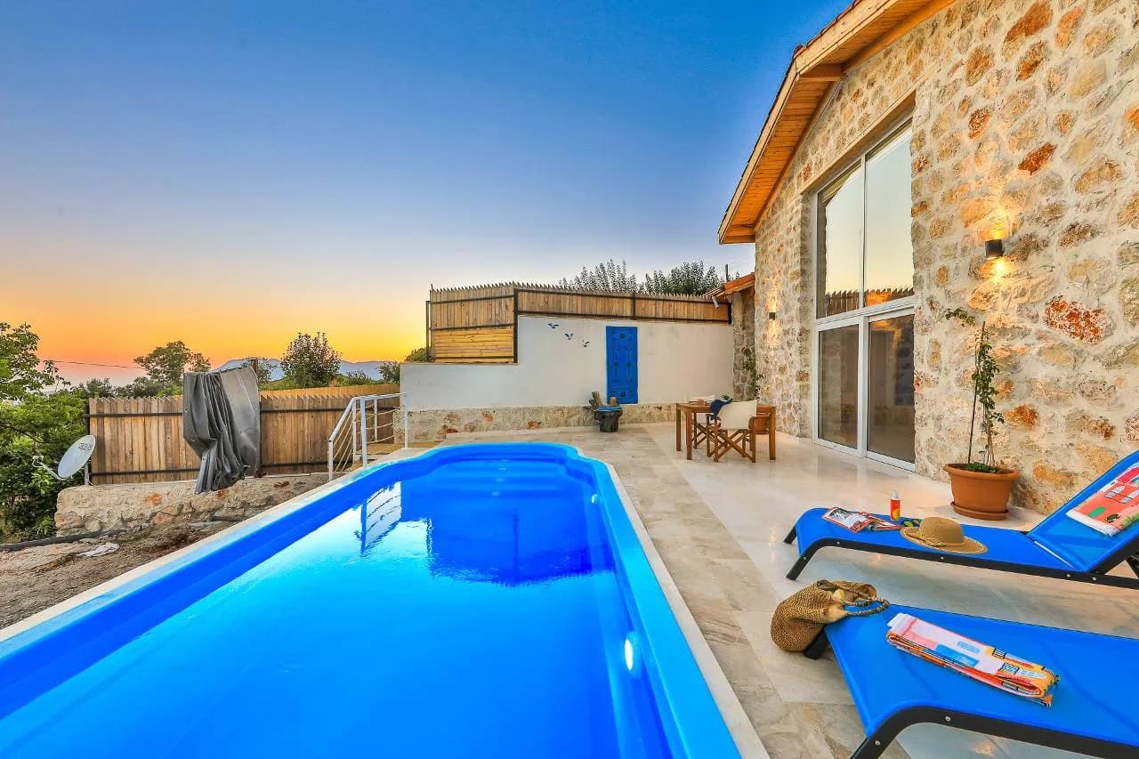 Kaş Üzümlü'de Doğa İle İç İçe, Özel Havuzlu, Lüks Taş Villa görsel 3