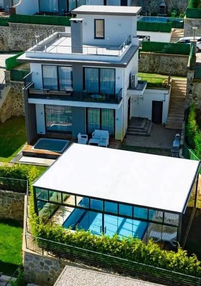 Sapanca Güldibi'nde Çekirdek Ailelere Uygun, Kapalı Havuzlu, Kiralık Villa görsel 1