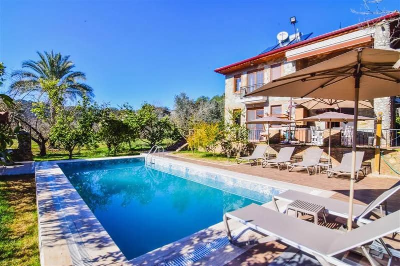 Muğla Fethiye'de Huzurlu, Ahşap Mimarili, 6 Kişilik Kiralık Villa görsel 1