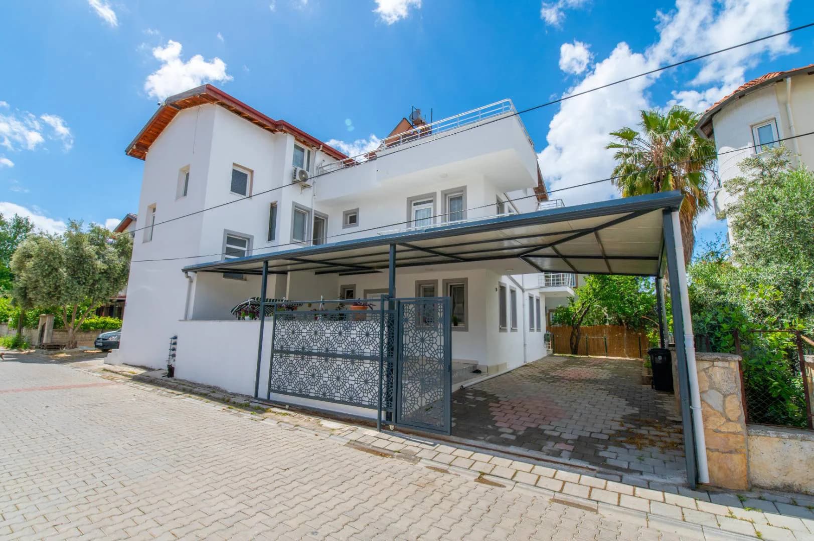 Muğla Fethiye'de Merkezi Konumda, Bahçeli, Modern Tasarımlı Tatil Evi görsel 1