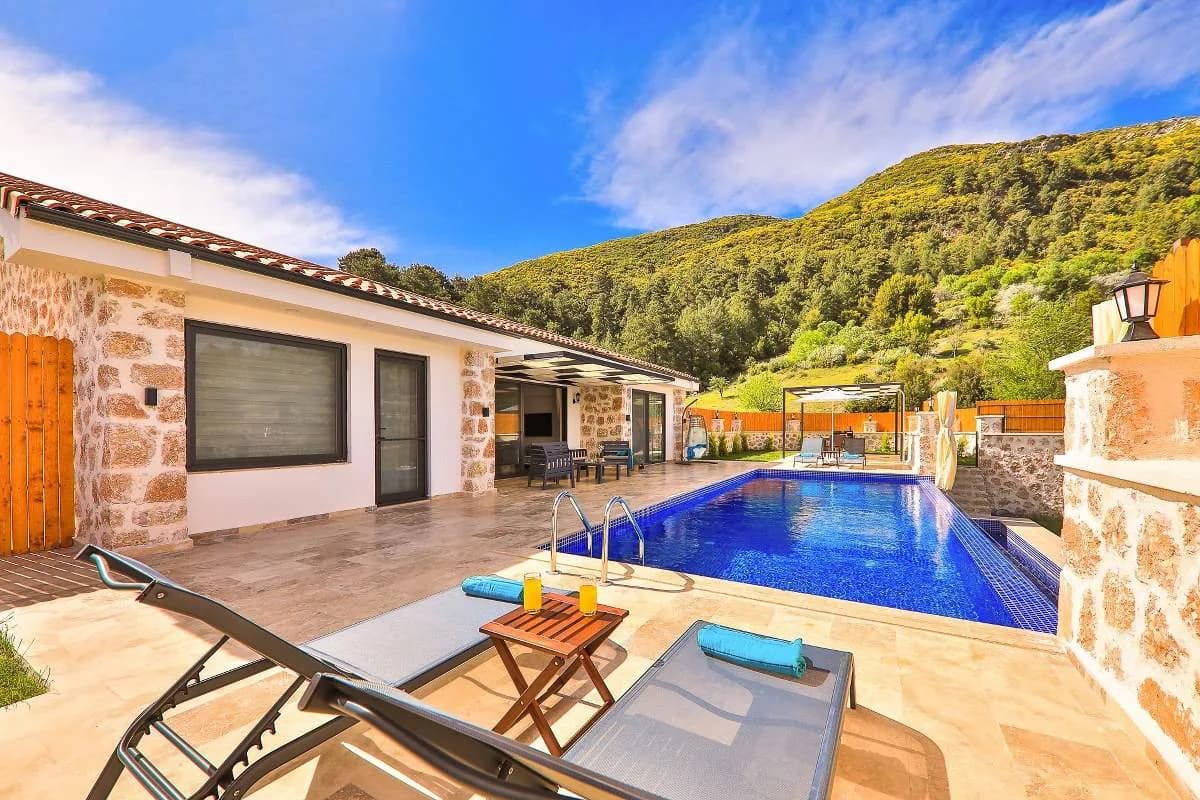 Kaş Hacıoğlan'da Doğanın Kucağında, Özel Havuzlu, Konforlu Villa görsel 3
