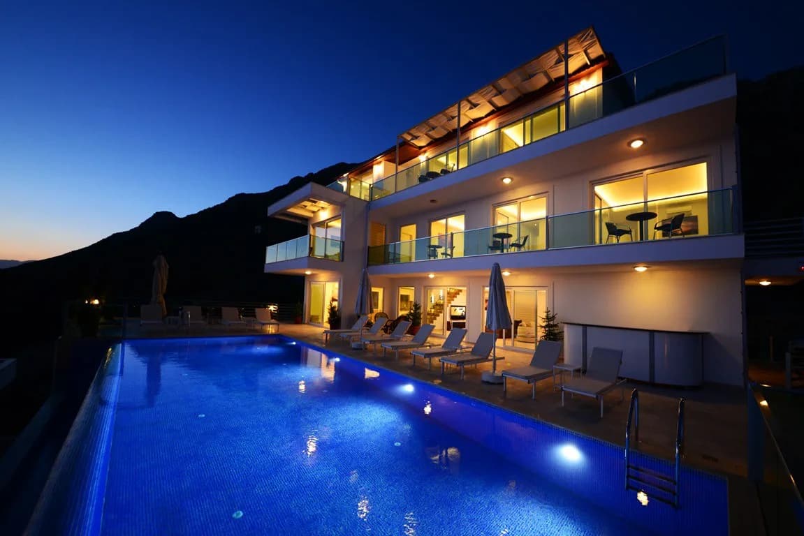 Kaş Bezirgan'da Muhteşem Deniz Manzaralı, Özel Havuzlu, Modern Villa görsel 1