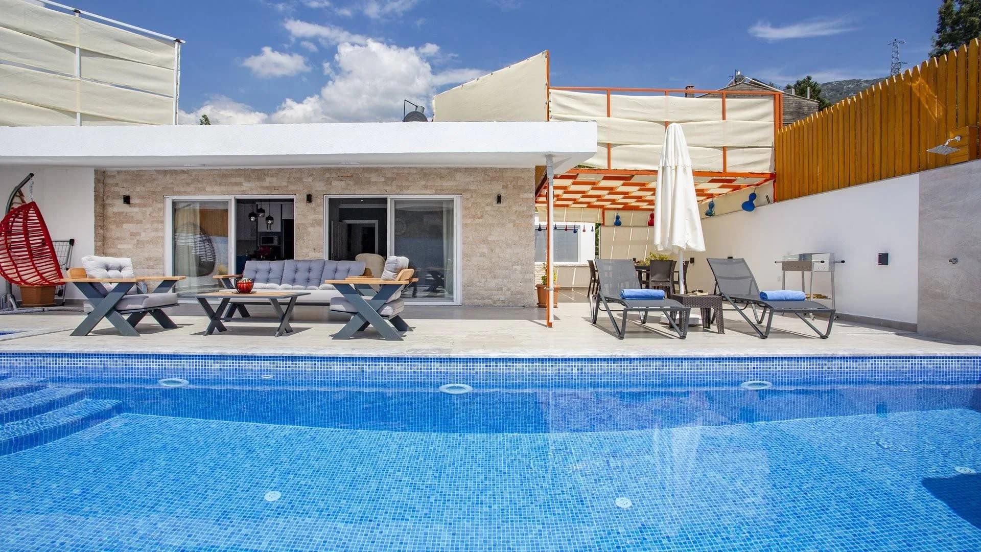 Kaş İslamlar'da Çiftlere Uygun, Özel Havuzlu, Modern Tasarımlı Villa görsel 2