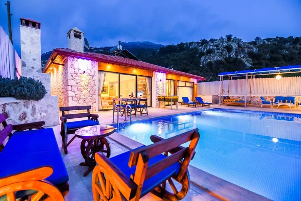 Kaş İslamlar'da Huzur Dolu Doğada, Isıtmalı Havuzlu, Modern Villa görsel 1