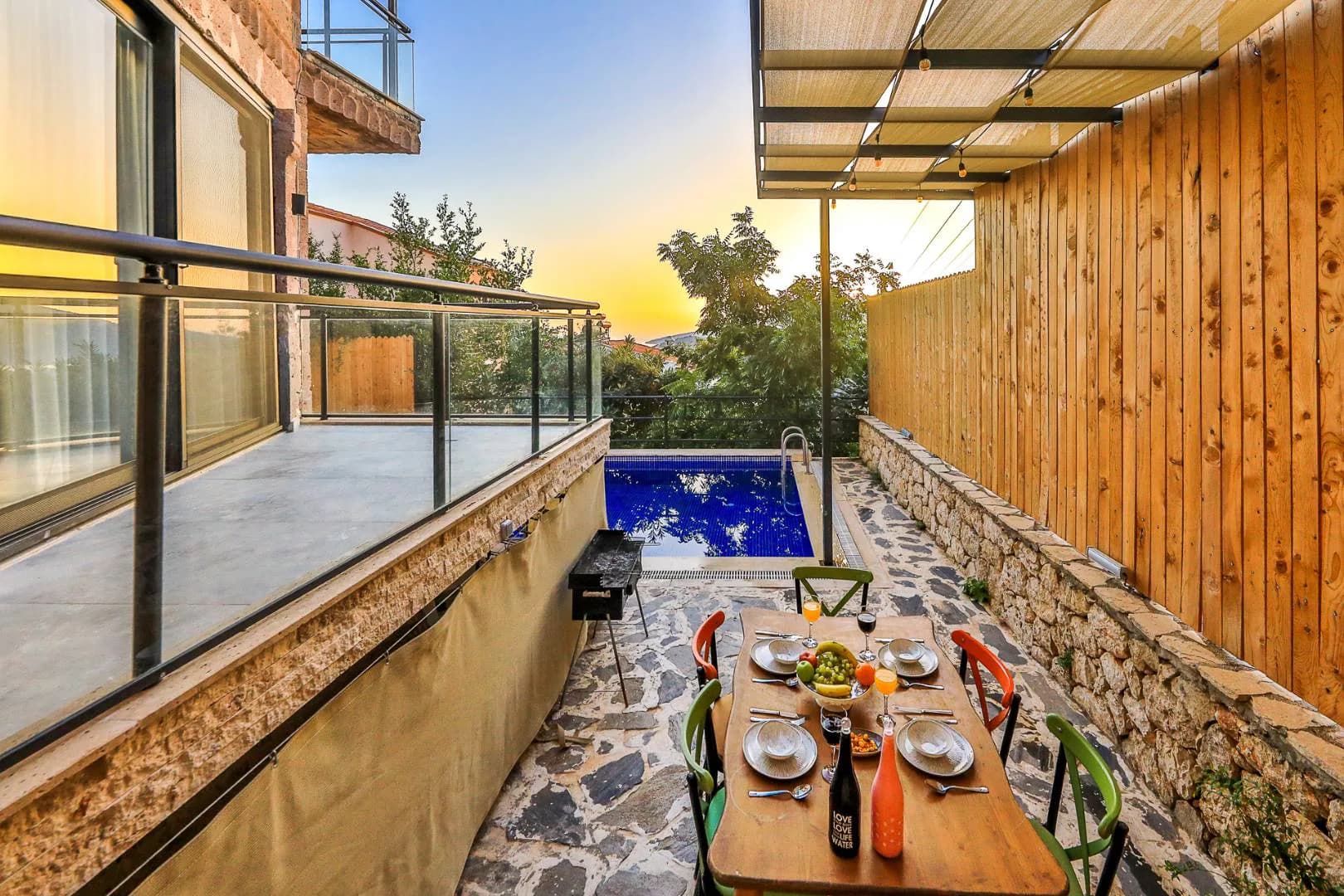 Kaş Kalkan'da Merkezi Konumda, Özel Havuzlu, Çift Jakuzili Villa görsel 3