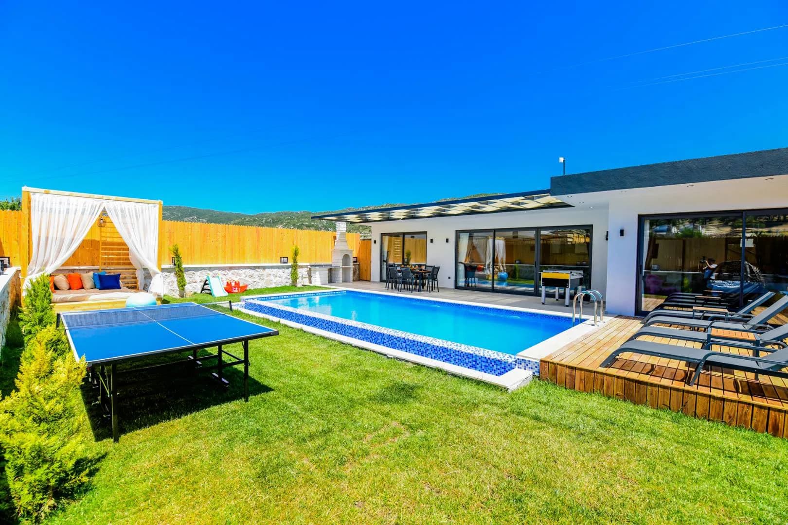Kaş Sarıbelen'de Sessiz Konumda, Jakuzili, Modern Tasarımlı Villa görsel 2