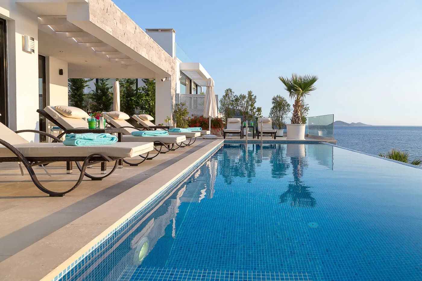 Kalkan'da Plaja Yürüme Mesafesinde, Özel Havuzlu, Manzaralı Villa görsel 3
