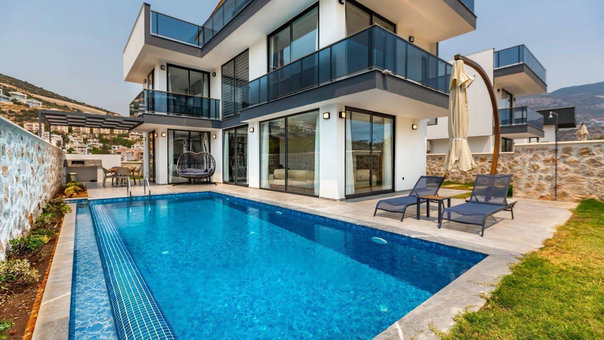 Kaş Kalkan'da Elverişli Konumda, Özel Havuzlu, Konforlu Villa görsel 1