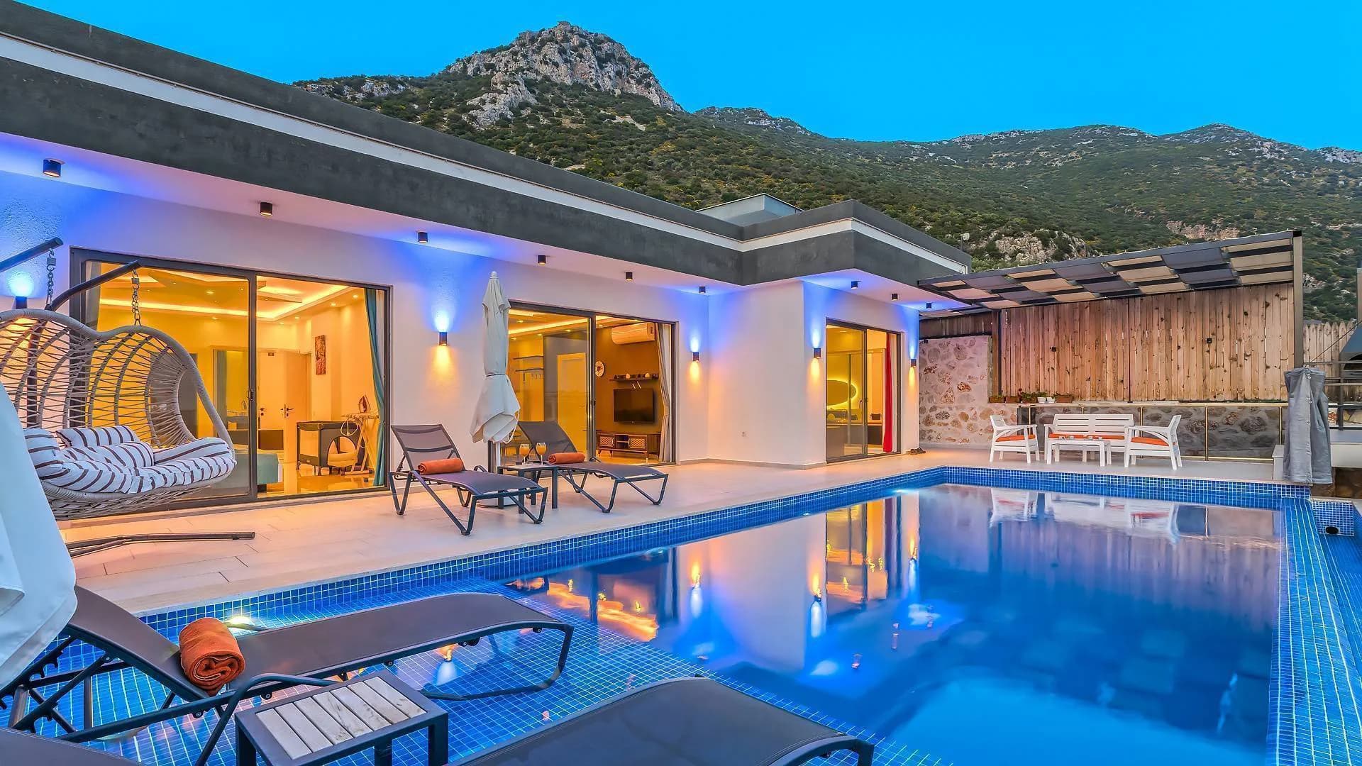 Kaş İslamlar'da Deniz Manzaralı, Özel Havuzlu, Hamam ve Saunalı Villa görsel 1