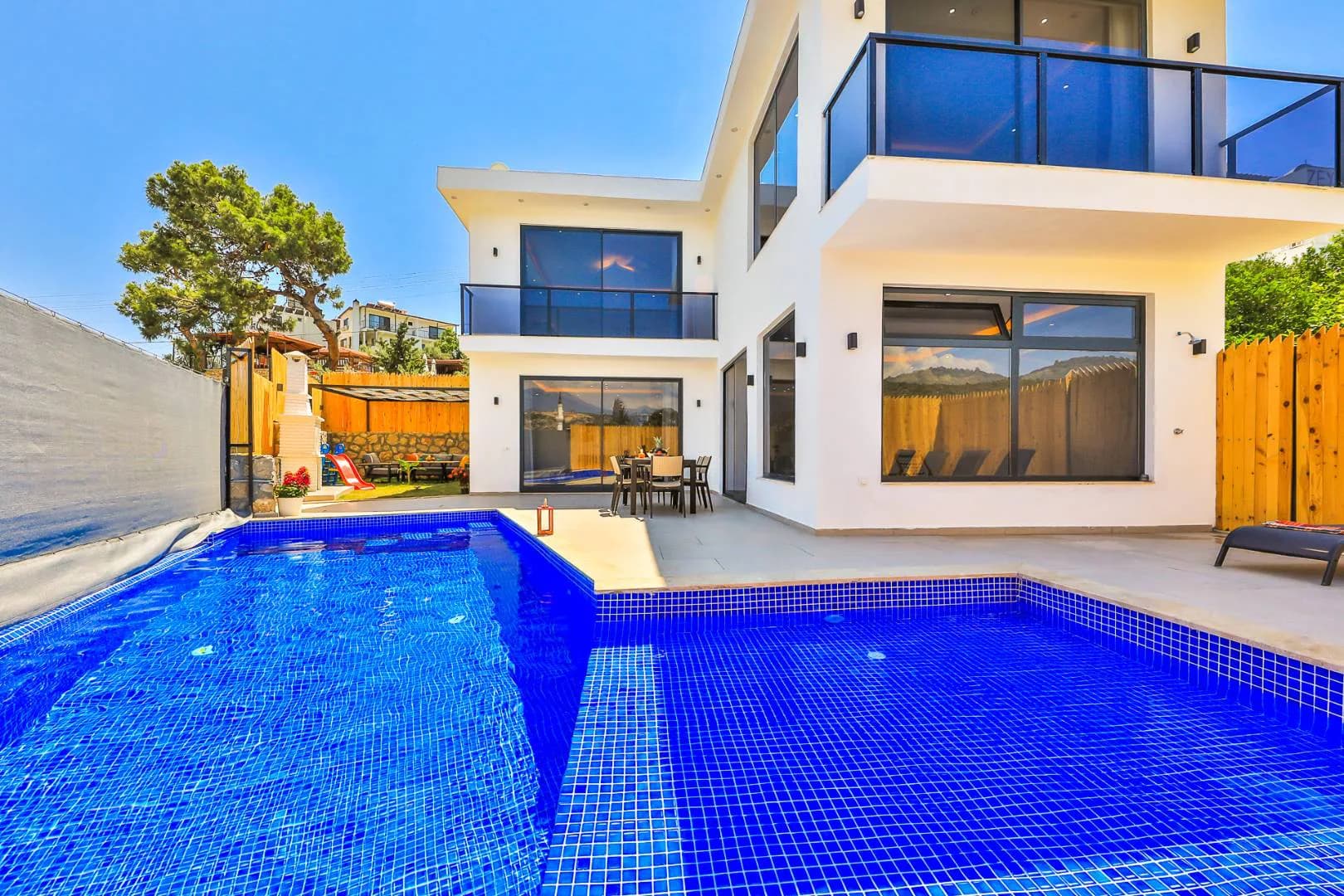 Kaş Gelemiş'te Modern Tasarımlı, Özel Havuzlu, Saunalı Villa görsel 1