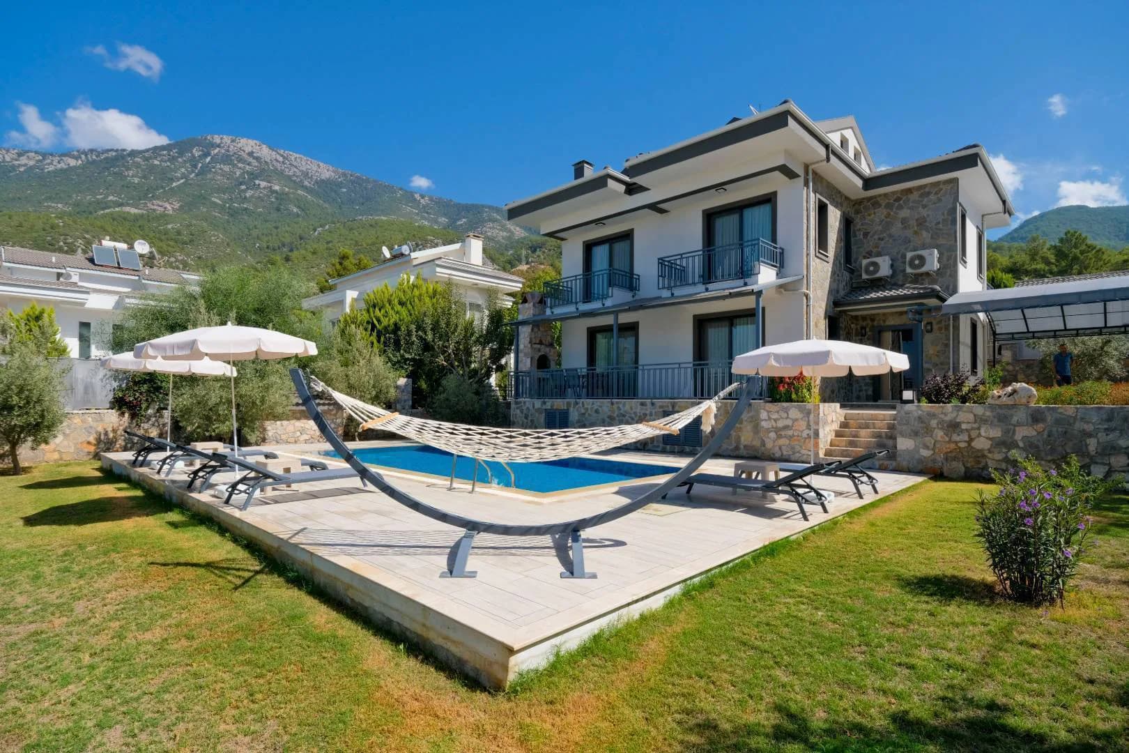 Fethiye Ölüdeniz'de Doğa Manzaralı, Özel Havuzlu, Lüks Villa görsel 1