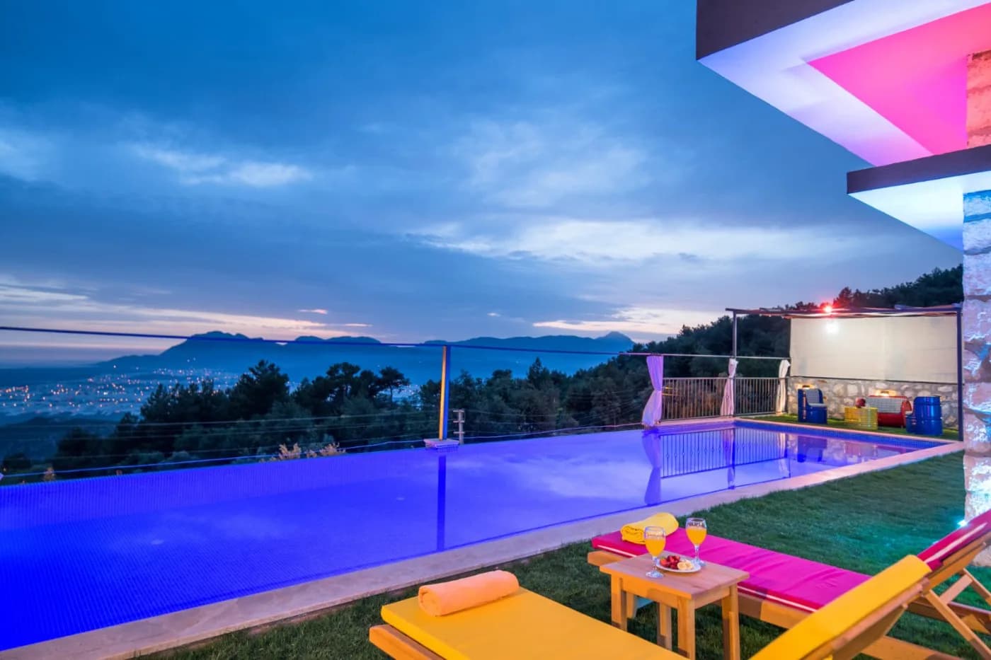 Kaş İslamlar'da Huzur Veren Doğada, Açık ve Kapalı Havuzlu, Lüks Villa görsel 2