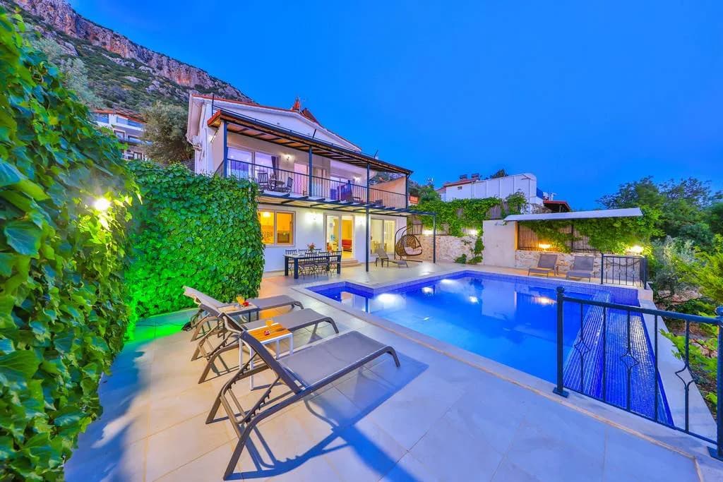 Kaş Bezirgan'da Muhteşem Deniz Manzaralı, Özel Havuzlu, Konforlu Villa görsel 2