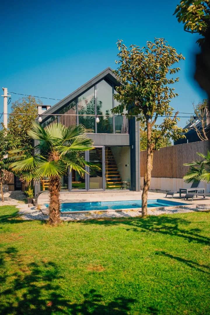 Sapanca Kurtköy'de Merkeze Yakın, Isıtmalı Havuzlu, Konforlu Bungalov görsel 3