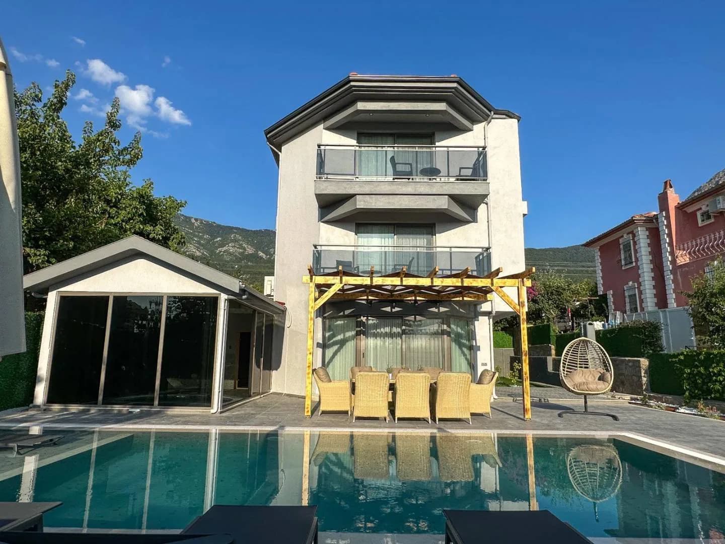 Fethiye Ölüdeniz'de Geniş Ailelere Uygun, Isıtmalı Havuzlu, 5+1 Villa görsel 1
