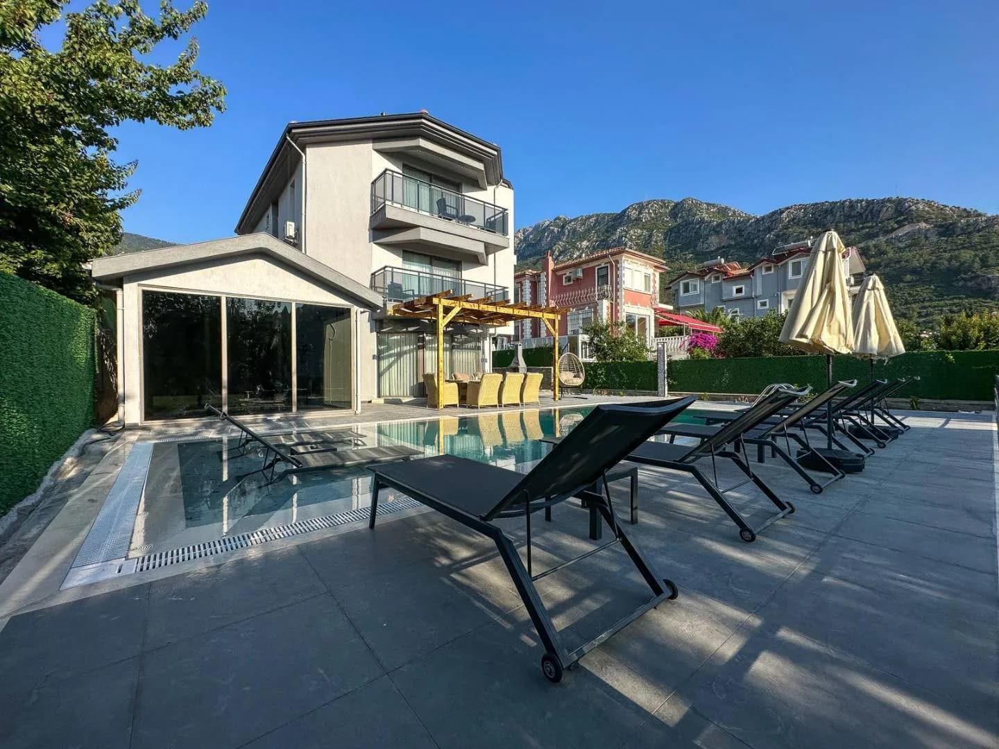 Fethiye Ölüdeniz'de Geniş Ailelere Uygun, Isıtmalı Havuzlu, 5+1 Villa görsel 2