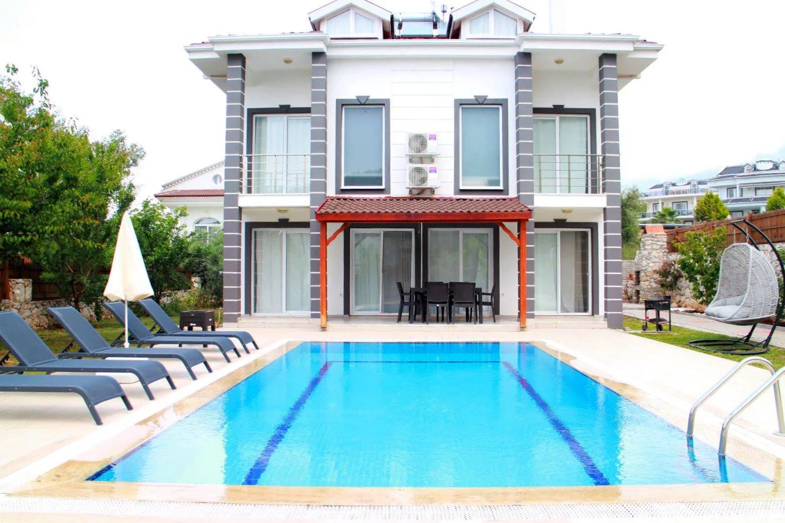 Fethiye Ölüdeniz'de Nezih Konumda, Özel Havuzlu, Konforlu Villa görsel 1