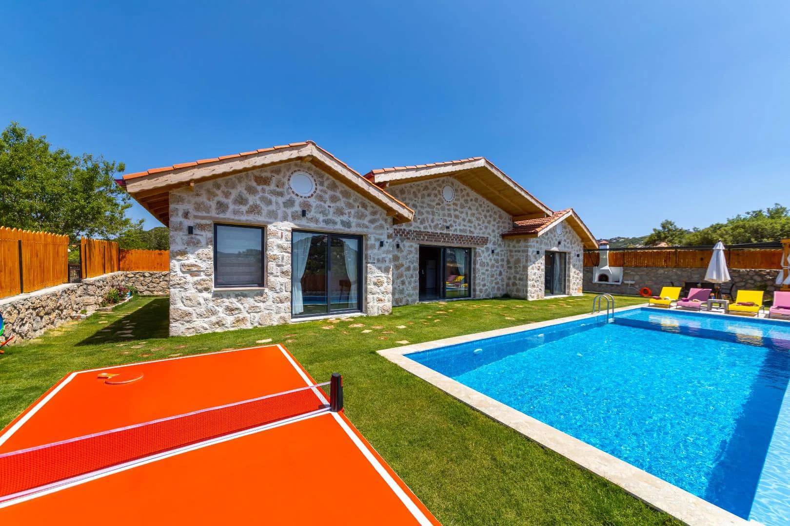 Kaş Sarıbelen'de Otantik Mimarili, Özel Havuzlu, Bahçeli Villa görsel 1