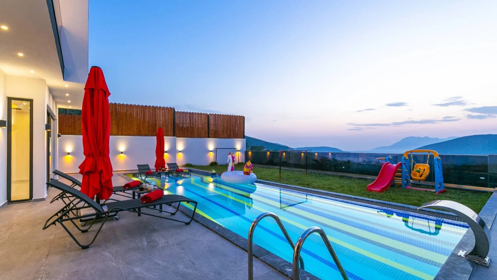 Kaş Akbel'de Geniş Bahçe İçerisinde, Özel Havuzlu, Olanaklı Villa görsel 3