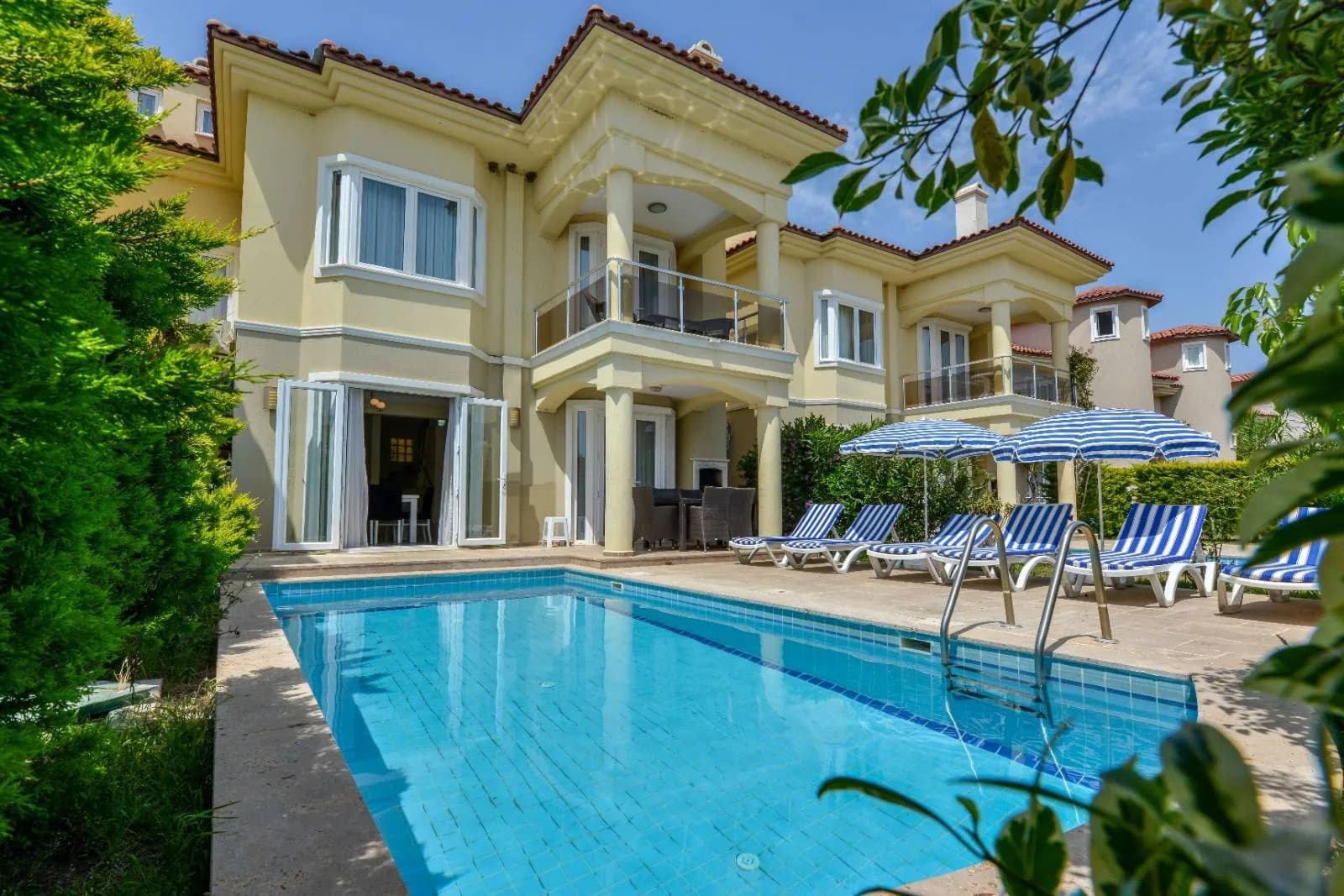 Fethiye Karagedik'te Site İçerisinde, Özel Havuzlu, Denize Sıfır Villa görsel 1