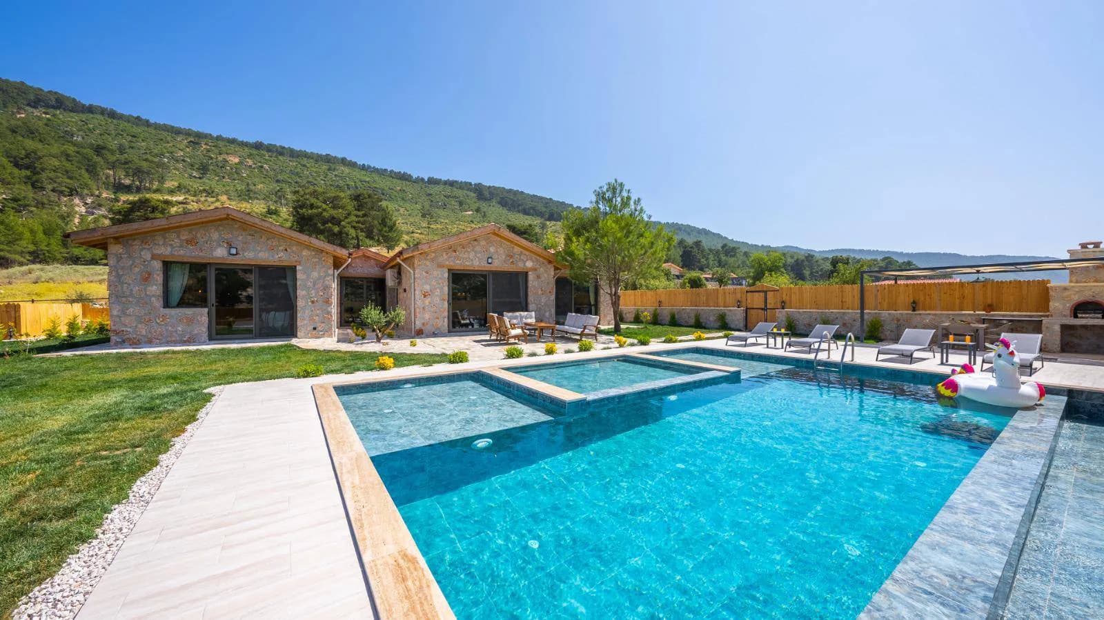 Kaş Sarıbelen'de Sessiz Konumda, Özel Havuzlu, Taş Villa görsel 1