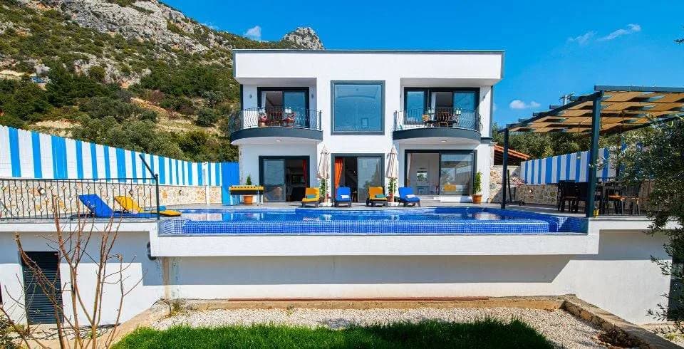 Kaş İslamlar'da Oyun Alanına Sahip, Özel Havuzlu, Jakuzili, Lüks Villa görsel 1